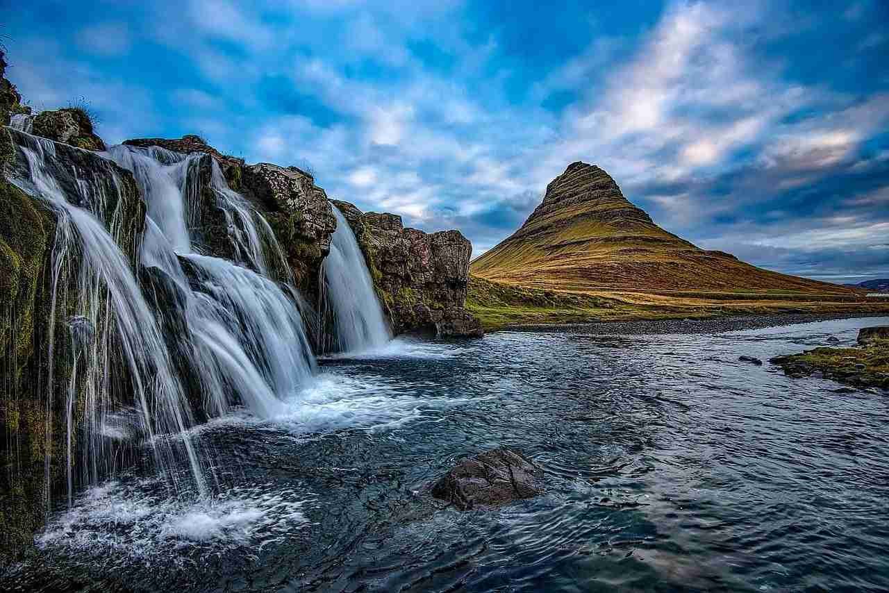 iceland-whatsapp-group